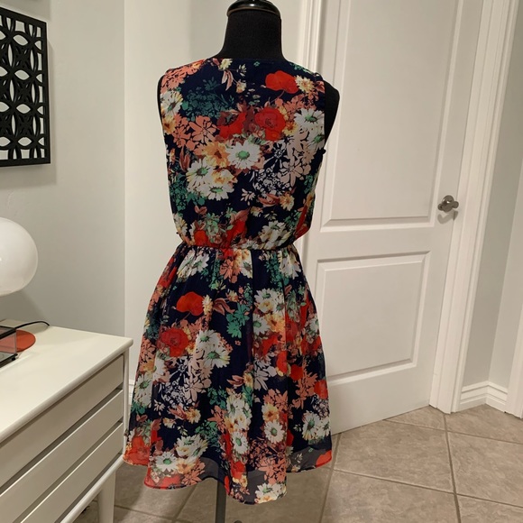 IZ Byer Floral Dress size Small - Picture 9 of 11